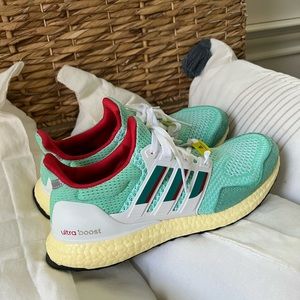 Adidas UltraBoost Women’s 8.5